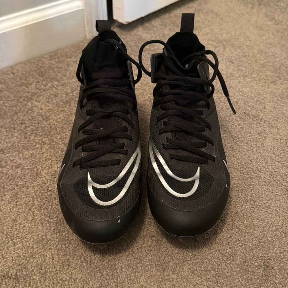 Size 6.5 NIKE Haurache Girls/women’s Lacrosse Cleats